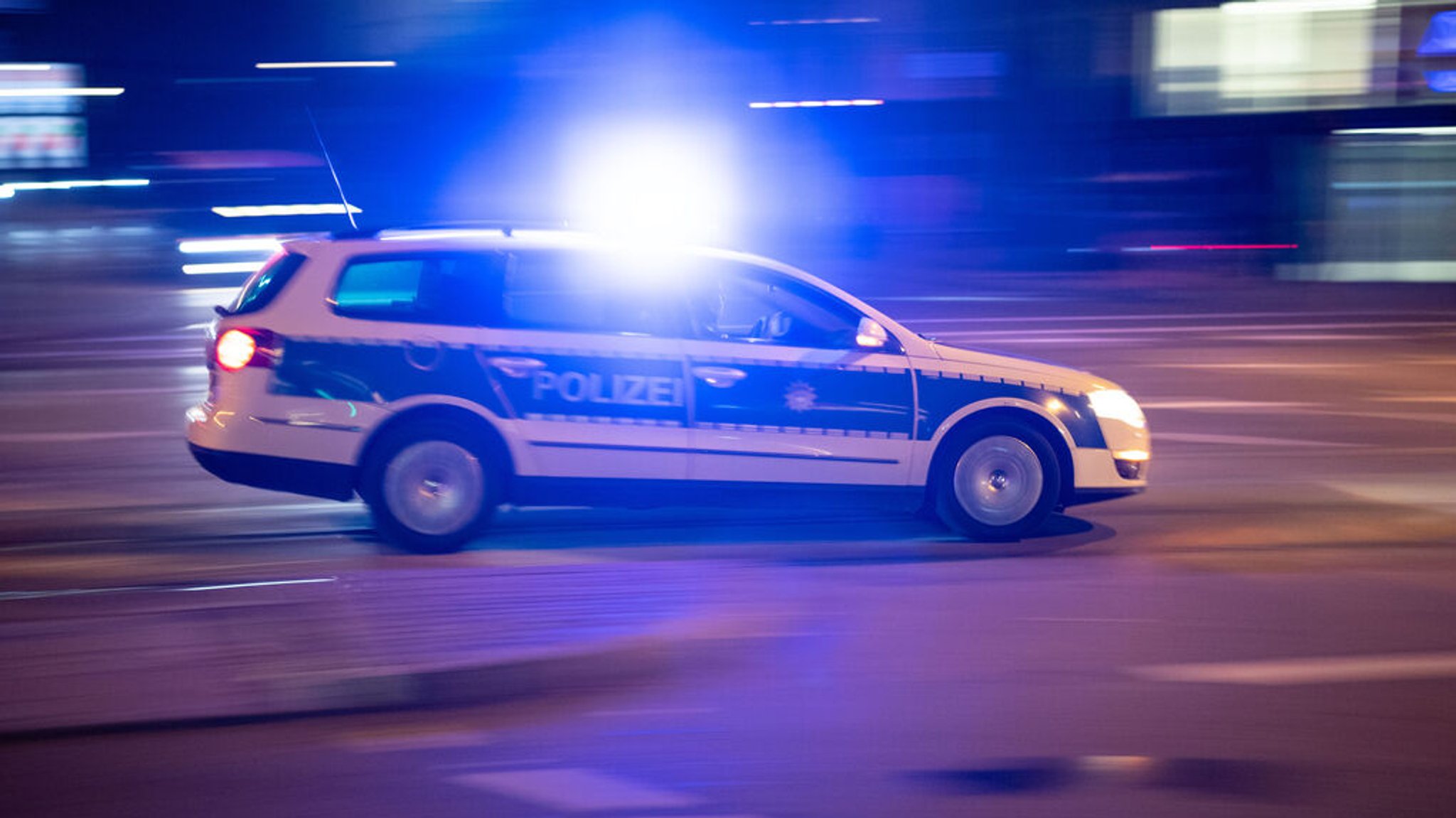 Aus Frust über seine Kündigung hat ein Baggerfahrer eine Baustelle seines ehemaligen Arbeitgebers verwüstet.