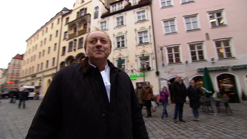Alfons Schuhbeck steht am Platzl in München | Bild: BR Alfons Schuhbeck steht am Platzl in München