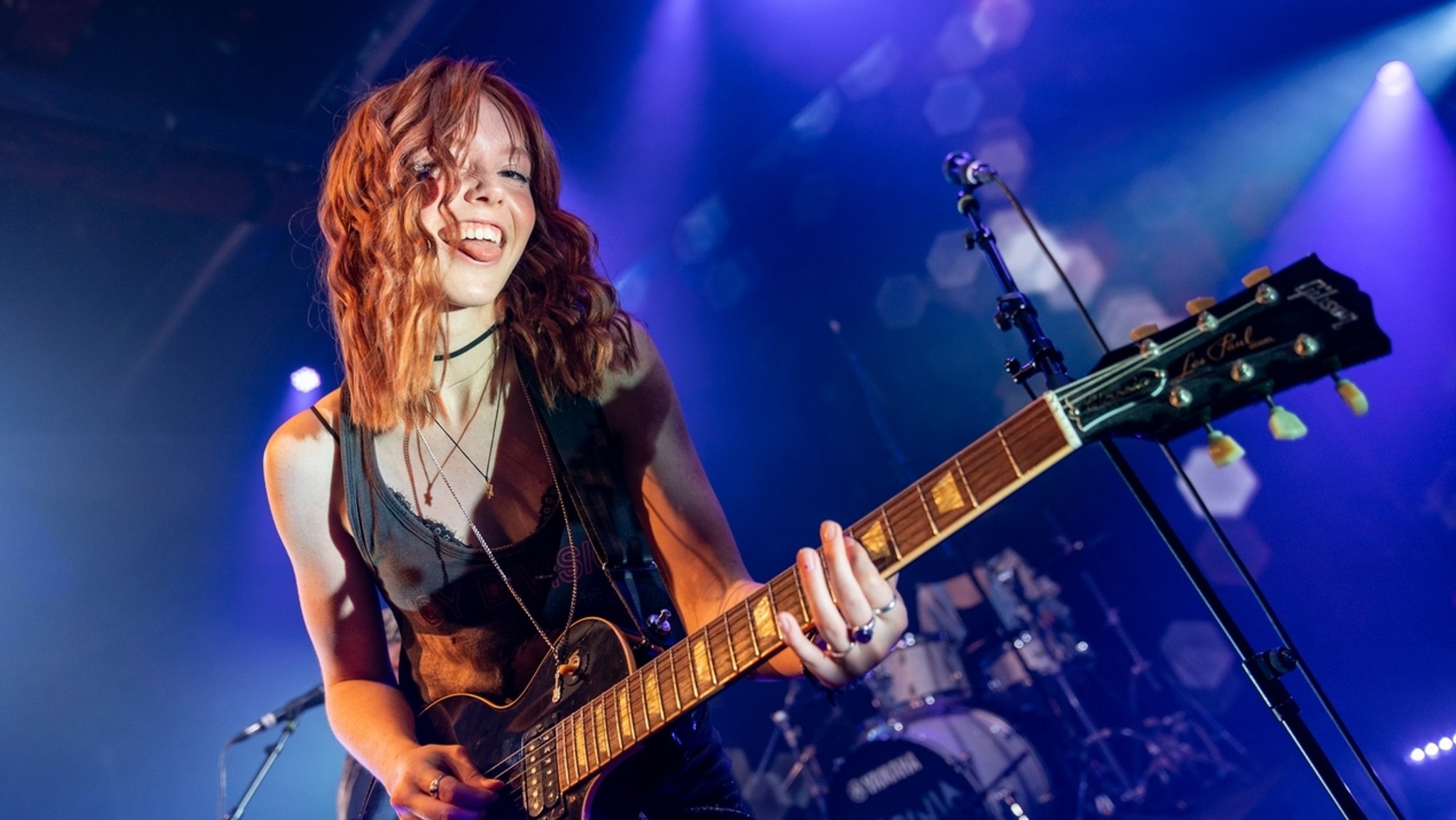 Liebt es zu rocken: Lina Larissa Strahl in "Alle für Ella" (Filmszene).