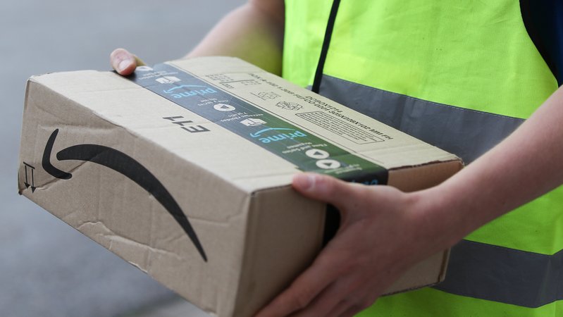 Themenbild - Amazon, Paketzustellung | Bild: picture alliance / Eibner-Pressefoto | Fleig / Eibner-Pressefoto Themenbild - Amazon, Paketzustellung