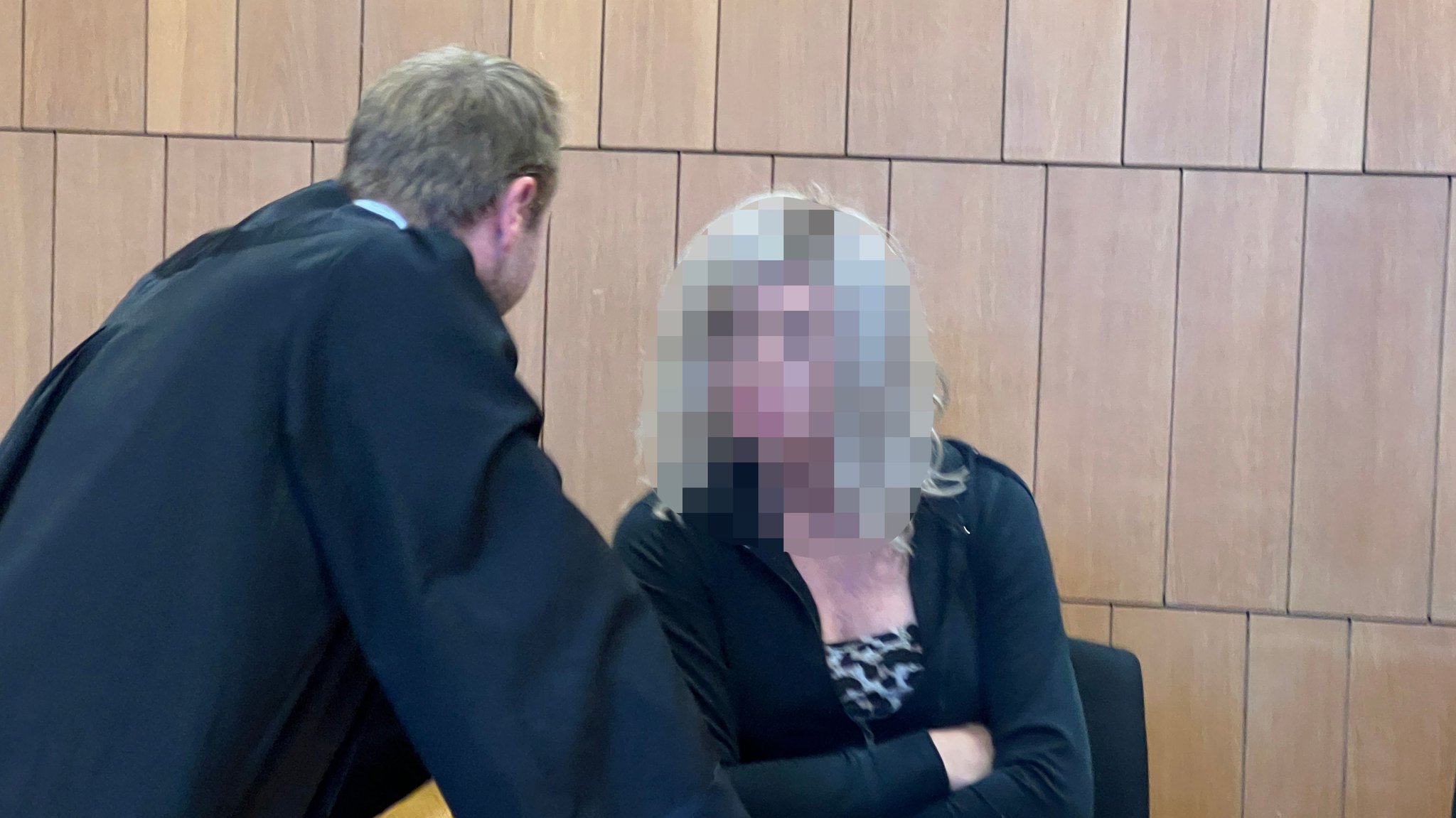 15-Jährige vergewaltigt: Ex-Polizistin zu Haftstrafe verurteilt
