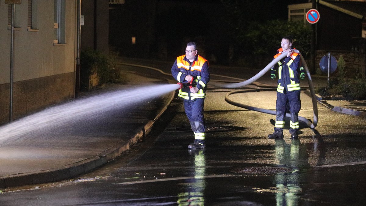 Starkregen löst Flutwelle aus: Reichenberg unter Wasser