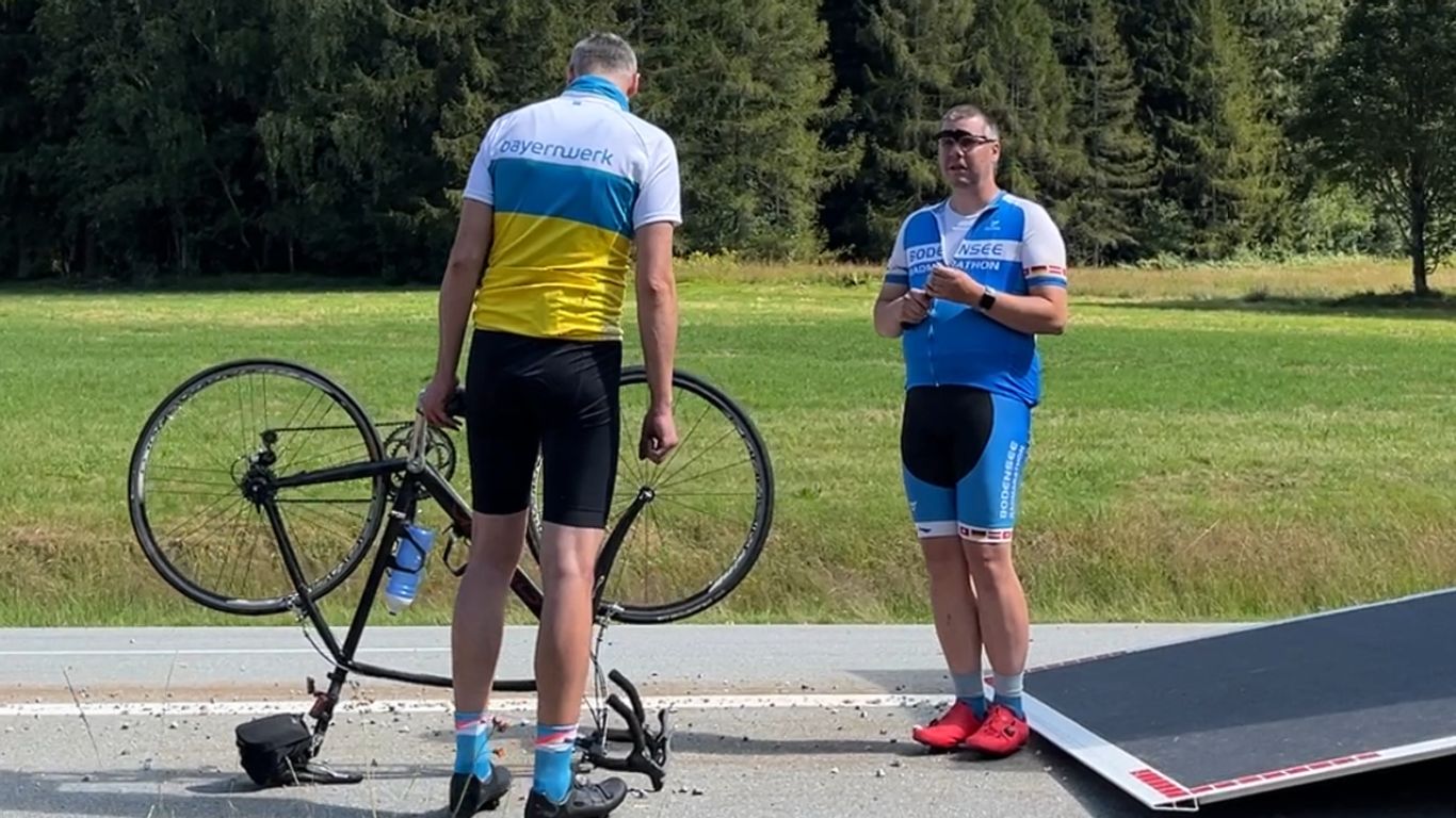 Radler mit einem Pannen-Bike