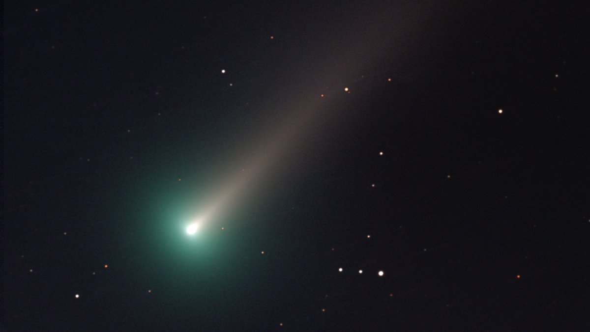 Bild des Kometen "C/2021 A1 Leonard" aufgenommen mit dem neuen 60-cm-Teleskop des Bayfordbury Observatory der Universität Hertfordshire. Das Bild ist eine Kombination aus 13 Einzelbildern, die während der 40-minütigen Verfolgung des Kometen kurz vor Sonnenaufgang aufgenommen wurden. 