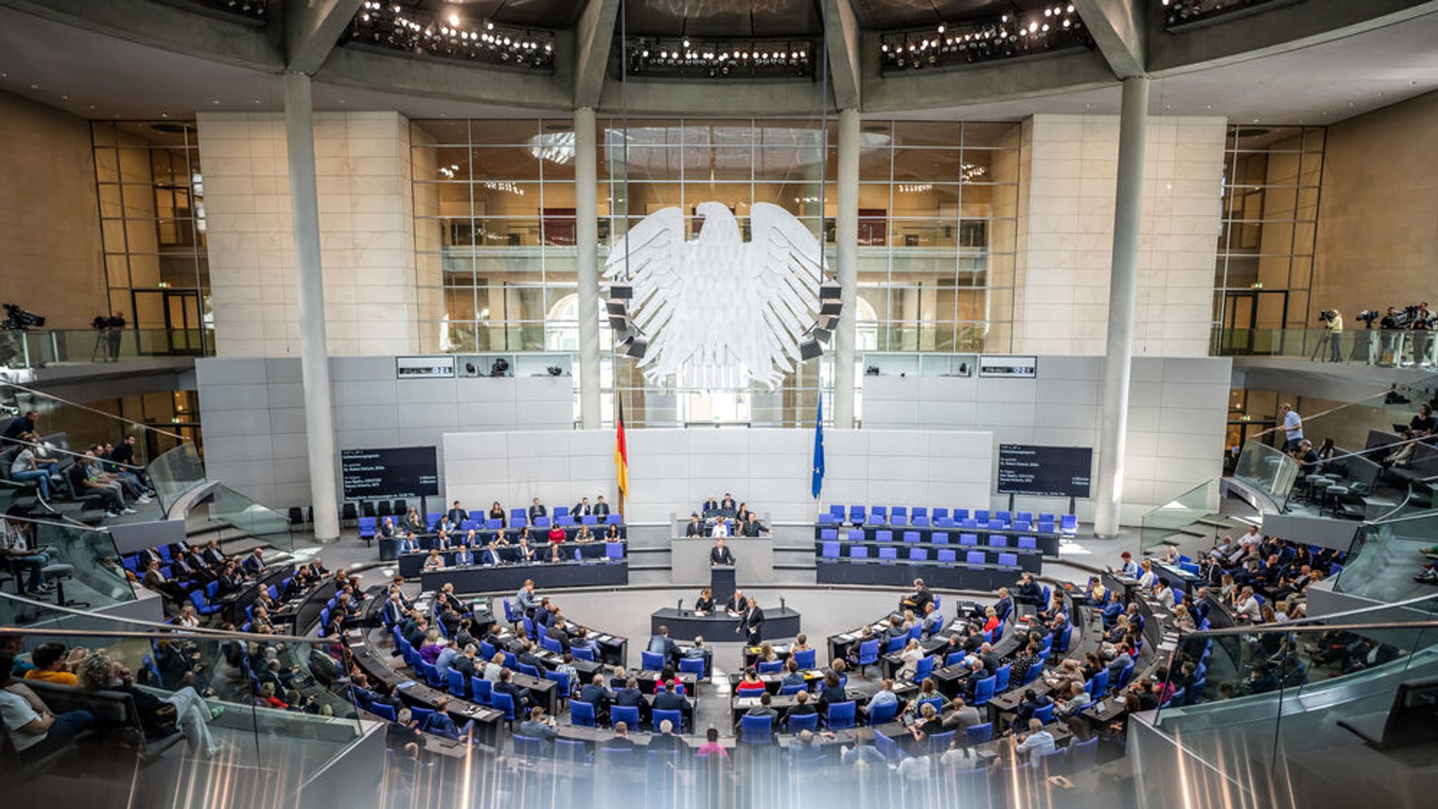 08.09.2023, Berlin: Robert Habeck (Bündnis 90/Die Grünen), Bundesminister für Wirtschaft und Klimaschutz, spricht im Bundestag. In der Sitzung soll neben dem Haushalt 2024 auch zum Gebäudeenergiegesetz beraten werden.