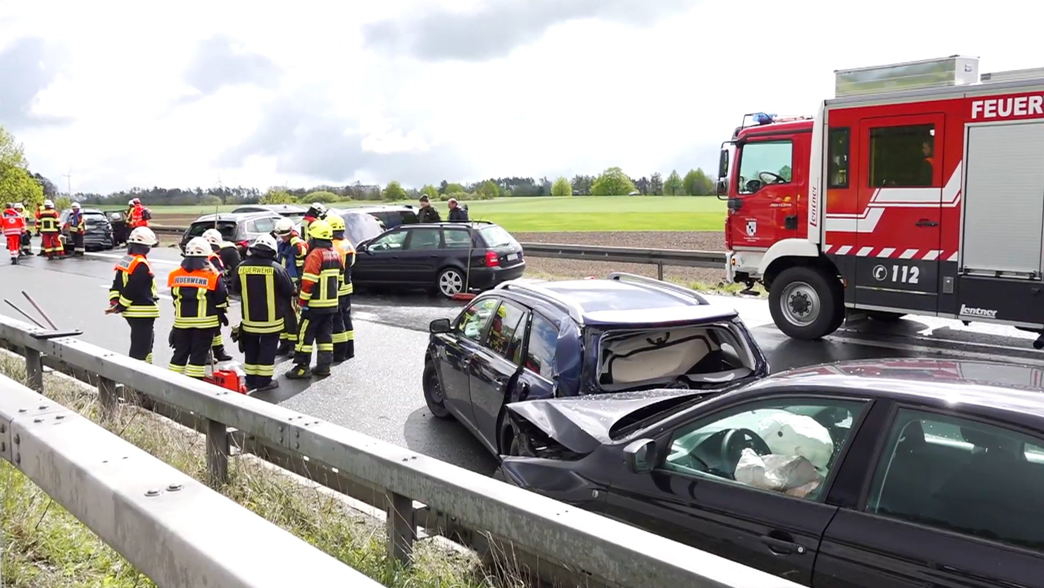 Hagel und Regen: Massenkarambolage auf der A70 mit 15 Verletzten