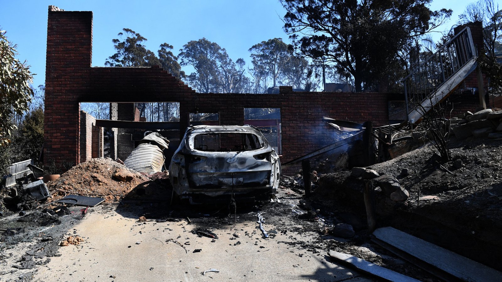 Buschbrände in Australien zerstören Häuser