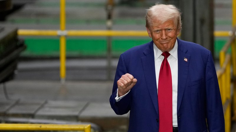 Manipulation oder Satire? Diskussion um KI-Fakes auf Trump-Account | Bild: picture alliance / ASSOCIATED PRESS | Matt Slocum Manipulation oder Satire? Diskussion um KI-Fakes auf Trump-Account