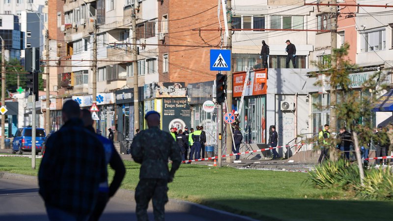(Symbolbild) Eine Aufnahme zeigt die Zerstörung, die durch den Einschlag einer russischen Drohne in ein Wohnhaus in der ostrumänischen Stadt Galați verursacht wurde. | Bild: picture alliance / Anadolu | Stringer (Symbolbild) Eine Aufnahme zeigt die Zerstörung, die durch den Einschlag einer russischen Drohne in ein Wohnhaus in der ostrumänischen Stadt Galați verursacht wurde.