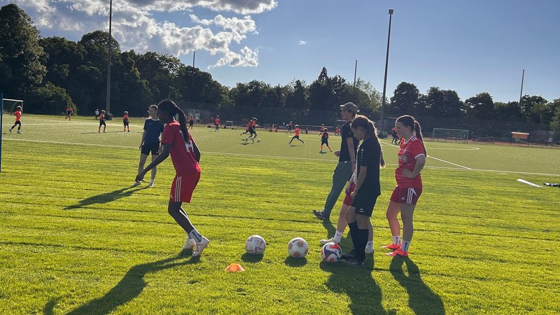 In München trainieren die U17-Juniorinnen der SG Amicitia/Post SV | Bild: BR / Meike Föckersperger In München trainieren die U17-Juniorinnen der SG Amicitia/Post SV