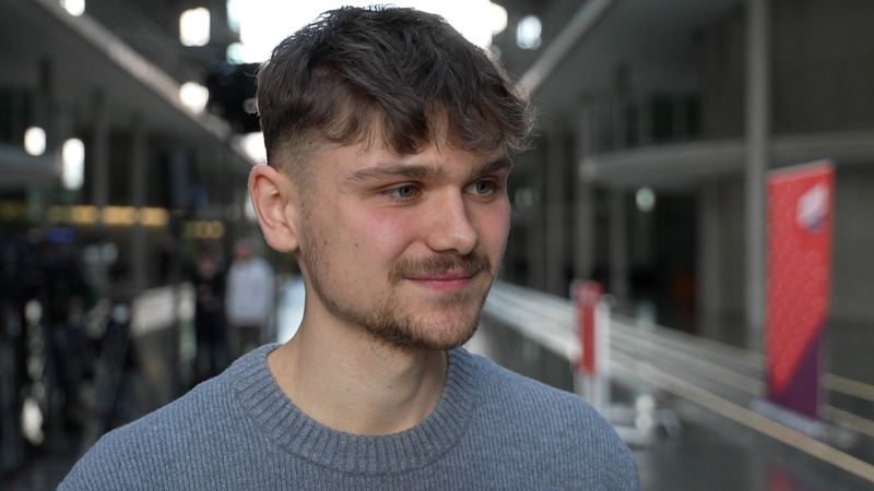 Der 23-jährige Luke Hoß aus Passau wird Deutschlands jüngster Bundestagsabgeordneter. | Bild: Screenshot BR Der 23-jährige Luke Hoß aus Passau wird Deutschlands jüngster Bundestagsabgeordneter.