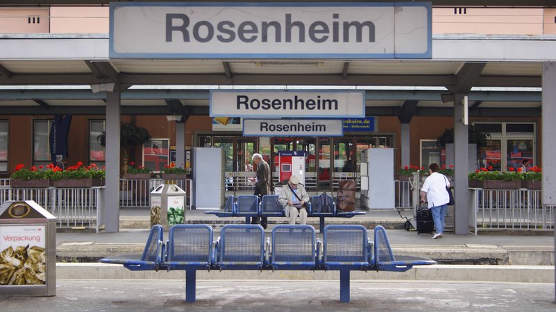 Archivbild: Bahnhof in Rosenheim | Bild: picture alliance / blickwinkel/R. Woehrl Archivbild: Bahnhof in Rosenheim