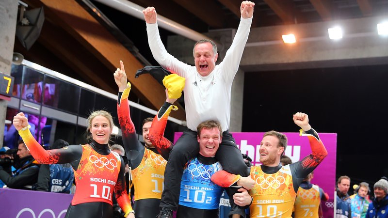 Norbert Loch (oben) beim Staffel-Olympiasieg in Sotschi 2018 | Bild: dpa/picture-alliance Norbert Loch (oben) beim Staffel-Olympiasieg in Sotschi 2018