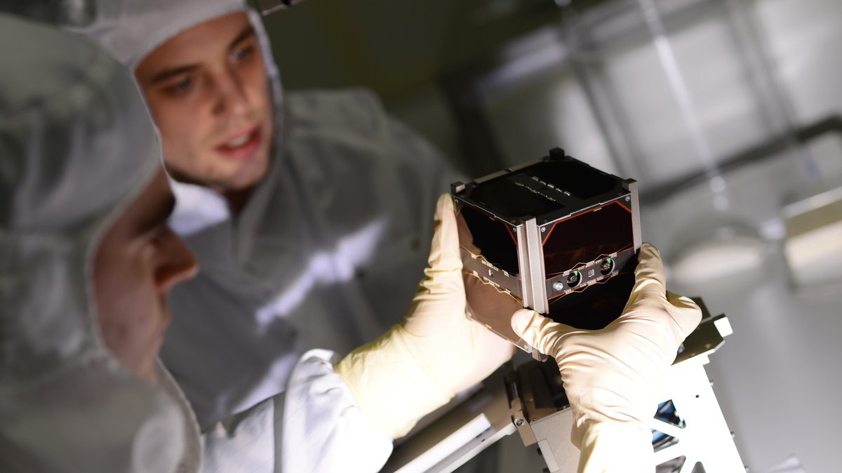 Uni Würzburg koordiniert Weltraumprojekt mit Kleinst-Satelliten
