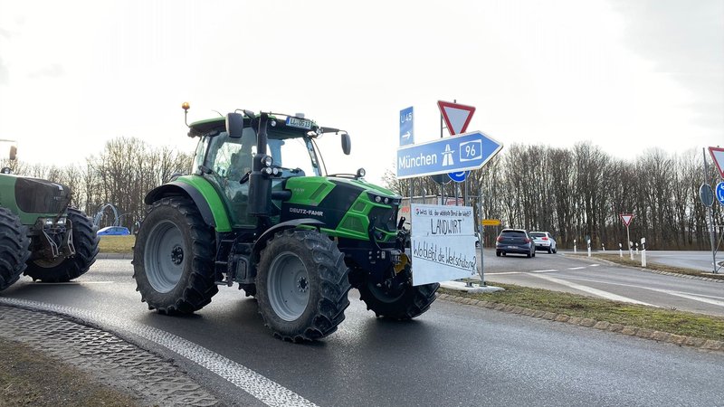 Bauernproteste sorgen wieder für Verkehrsbehinderungen in ganz Bayern