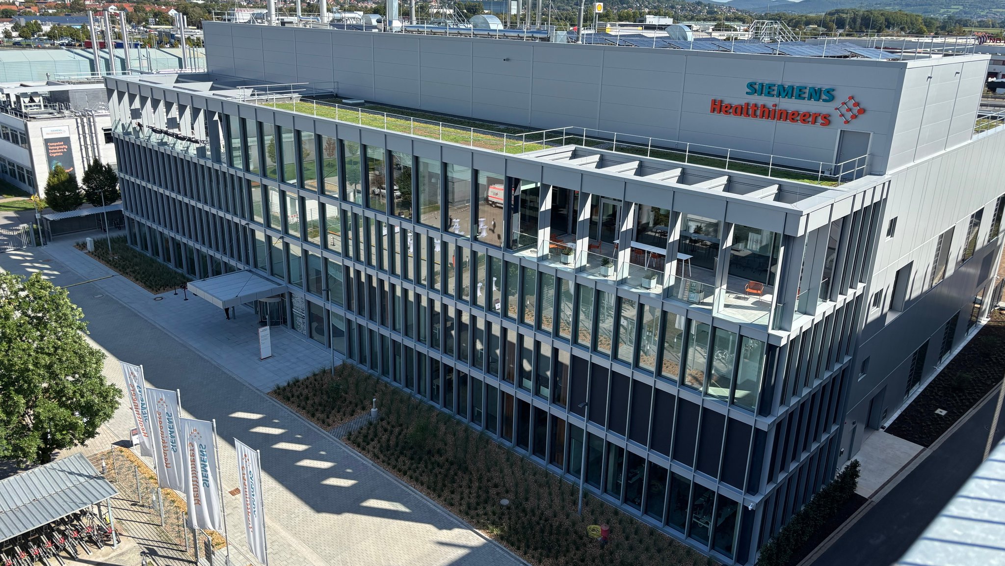 Das neue Werk in Forchheim mit "Photo-Counting Sensor Fab" von Siemens Healthineers | Bild: BR / Minh Anh Nguyen Das neue Werk in Forchheim mit "Photo-Counting Sensor Fab" von Siemens Healthineers
