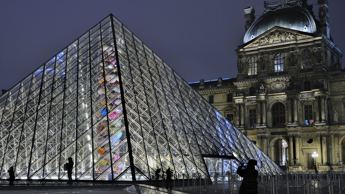 Wasserschaden im Louvre beschädigt hunderte Druckwerke