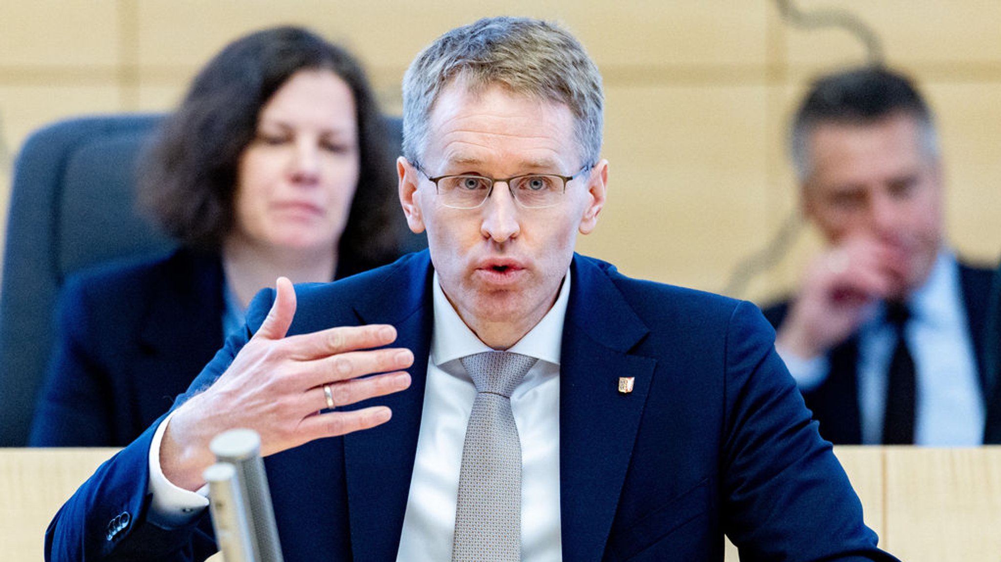 "Staat muss sich schützen": Günther fordert AfD-Verbot