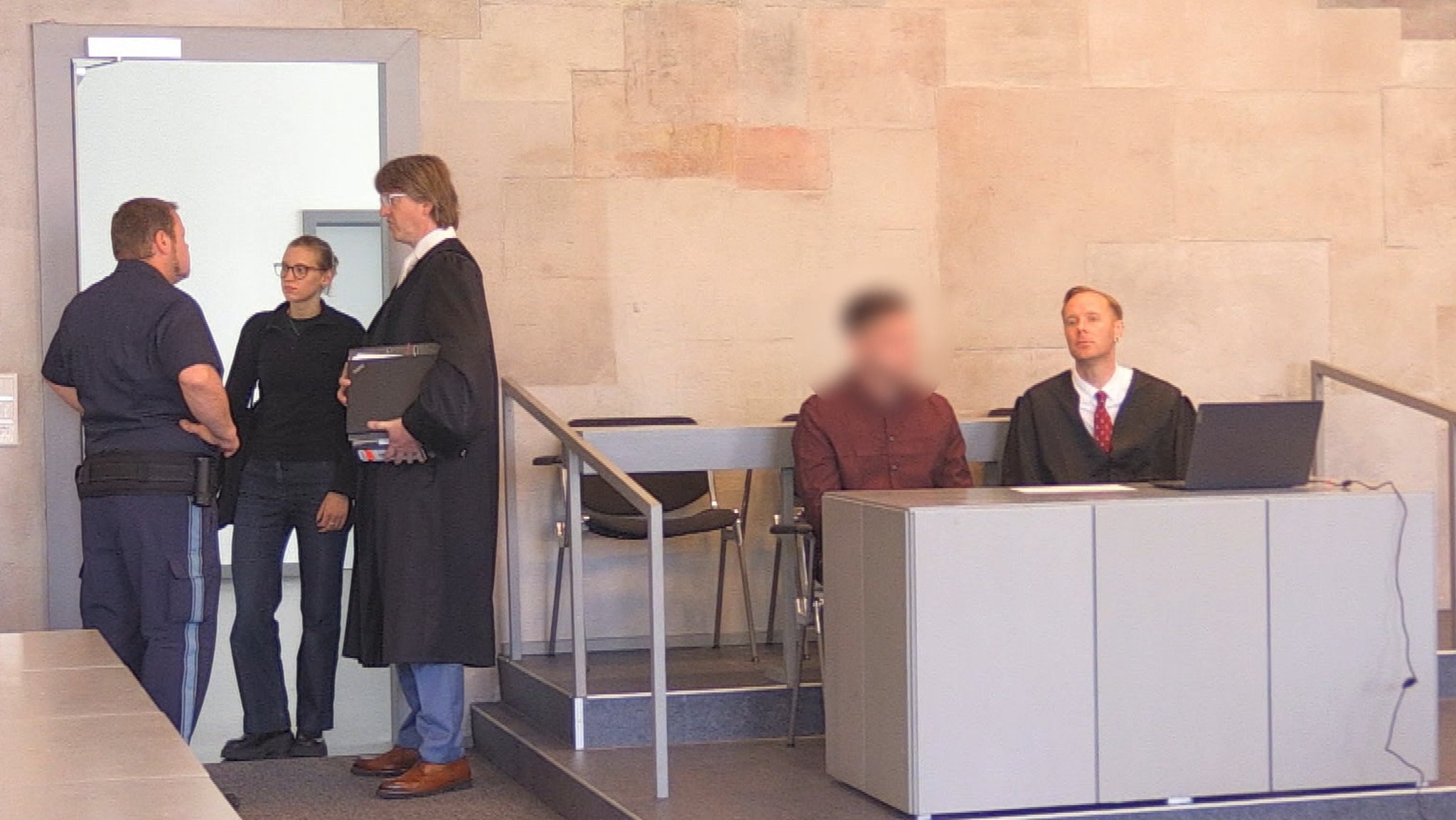 Acht Stunden lang wurde im Landgericht Ansbach verhandelt. | Bild: BR/ Laura Nadler Acht Stunden lang wurde im Landgericht Ansbach verhandelt.
