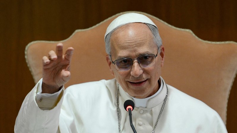 Papst Leo XIV. bei Versammlung mit Kardinälen im Vatikan | Bild: Vatican Media/Handout via REUTERS Papst Leo XIV. bei Versammlung mit Kardinälen im Vatikan