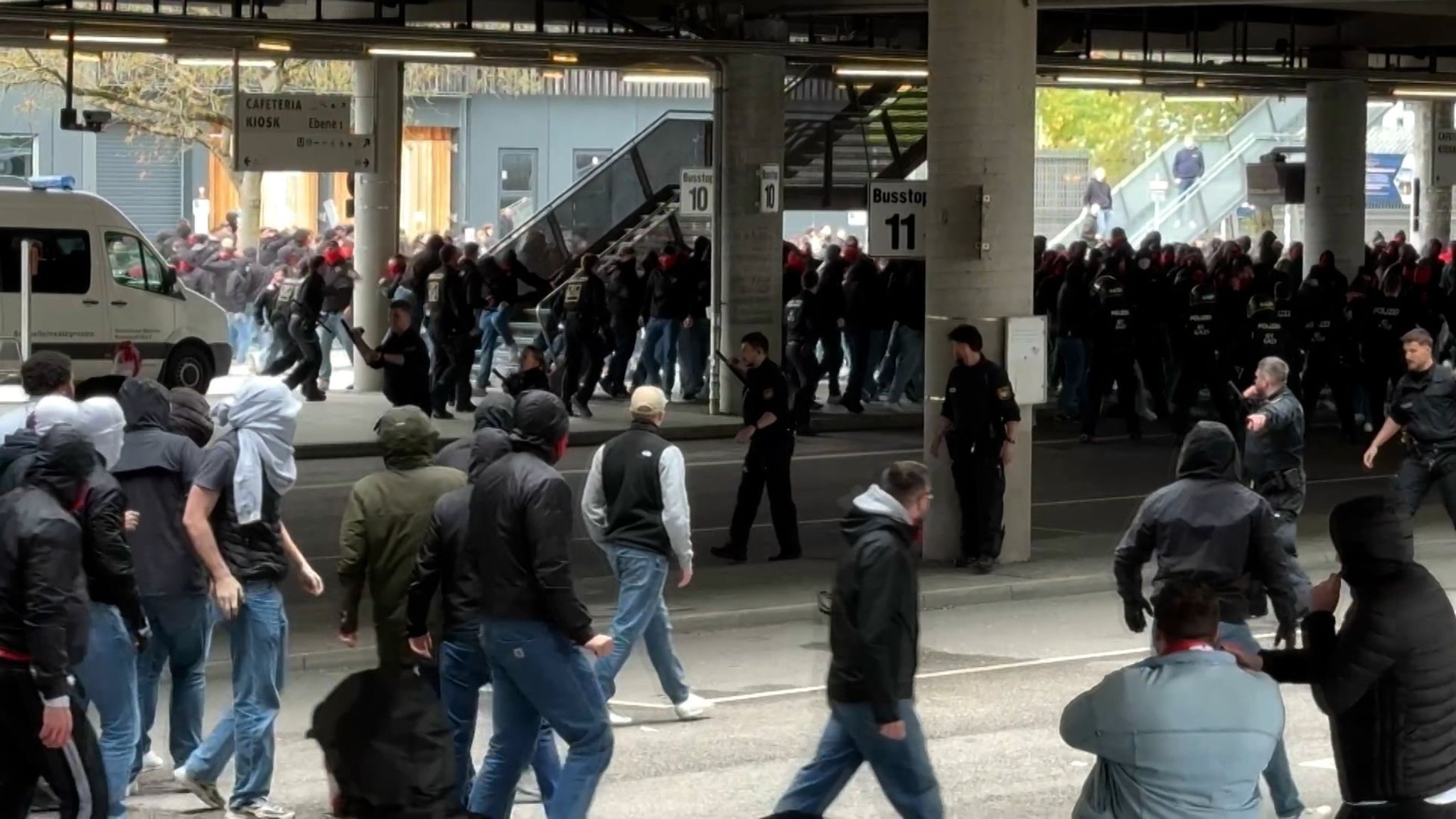 Massenschlägerei vor Bayern-Spiel gegen Stuttgart