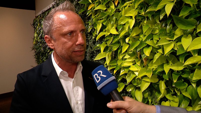 Thorsten Glauber im Interview | Bild: Bayerischer Rundfunk 2025 Thorsten Glauber im Interview