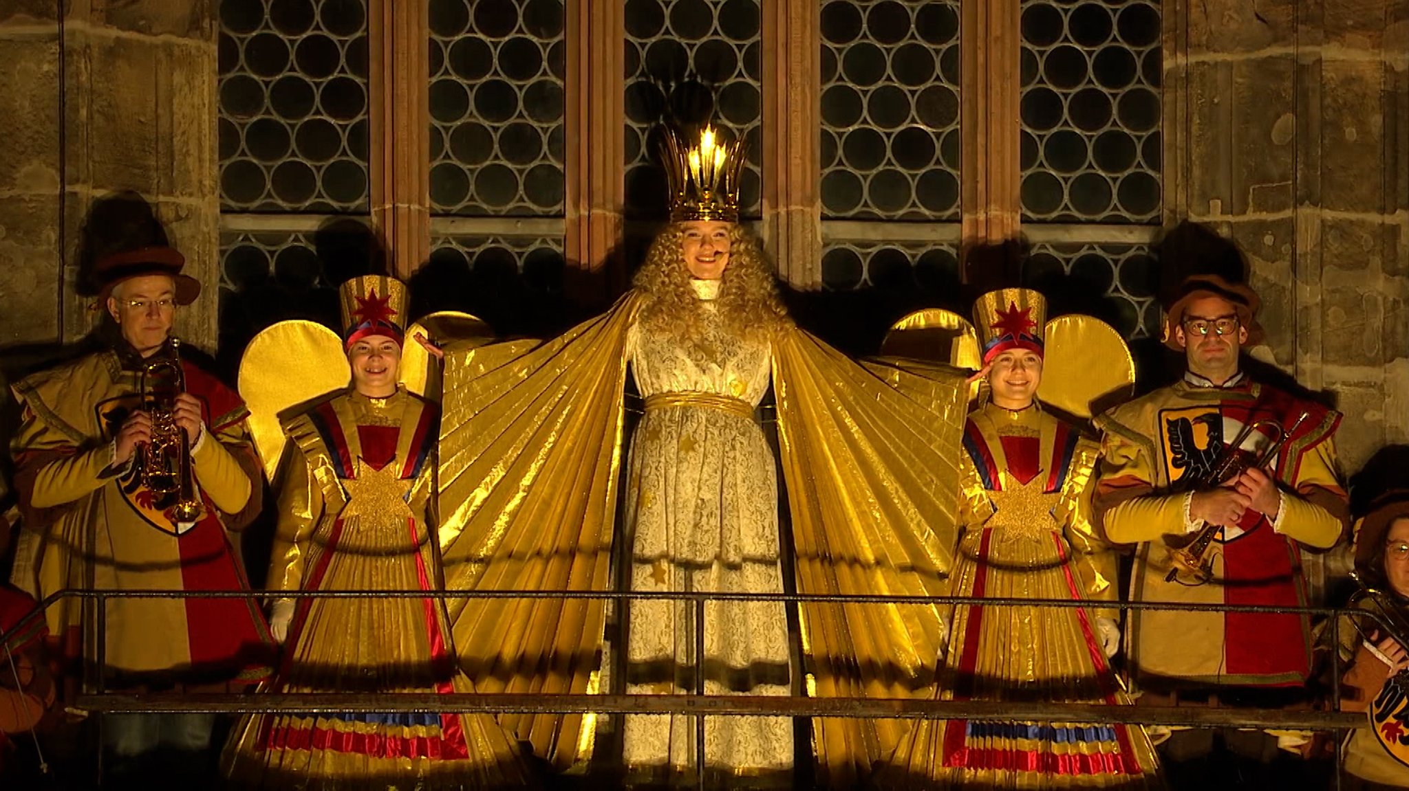 Nelli Lunkenheimer, das Nürnberger Christkind beim Prolog auf der Frauenkirche