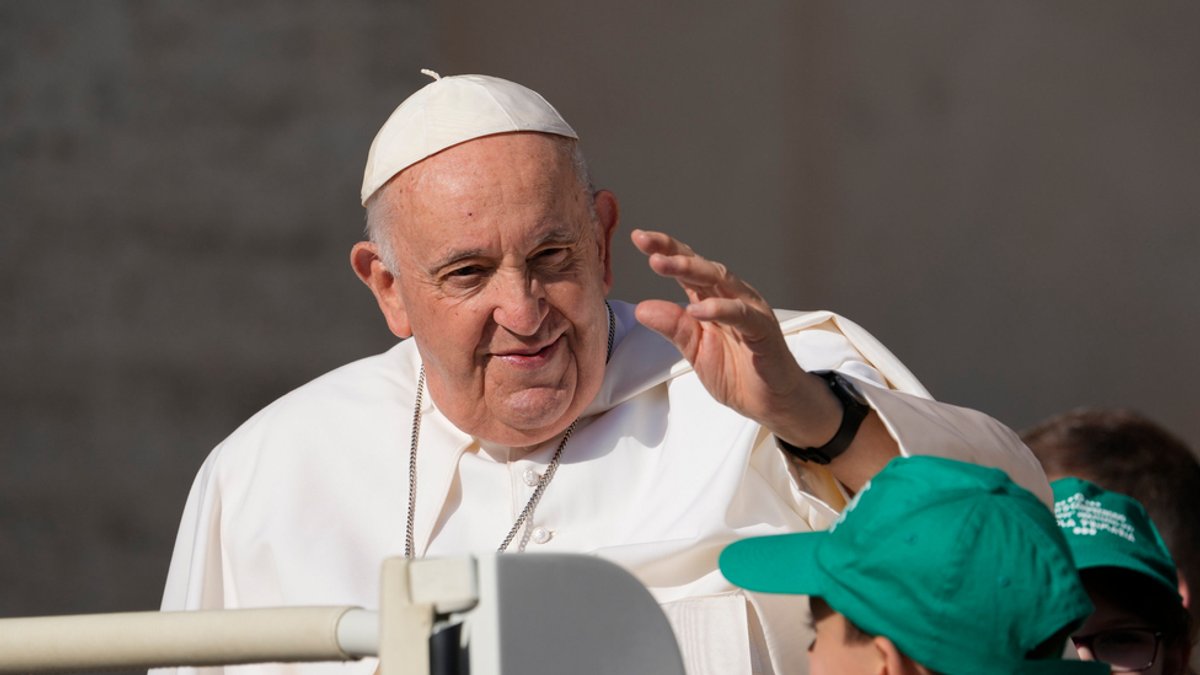 Papst nach Darm-OP wohlauf - nun steht Erholung an