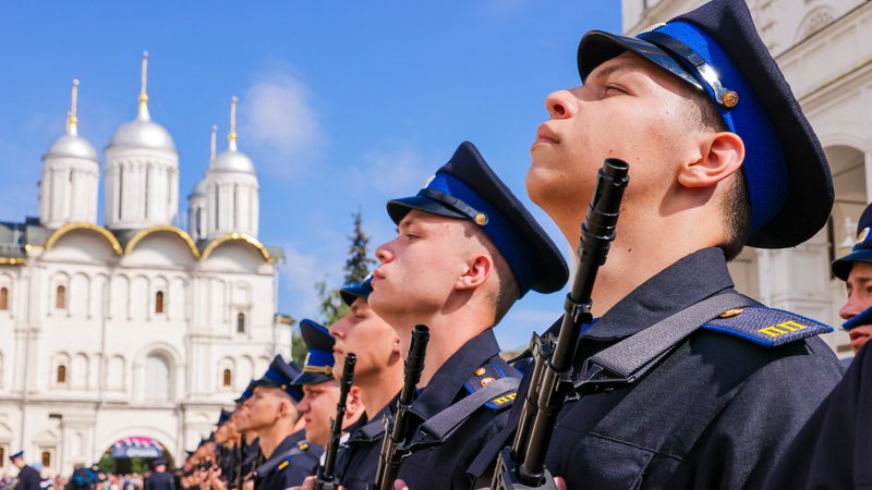 Künftige Soldaten der Nationalgarde in Moskau | Bild: Sergei Karpukhin/Picture Alliance Künftige Soldaten der Nationalgarde in Moskau