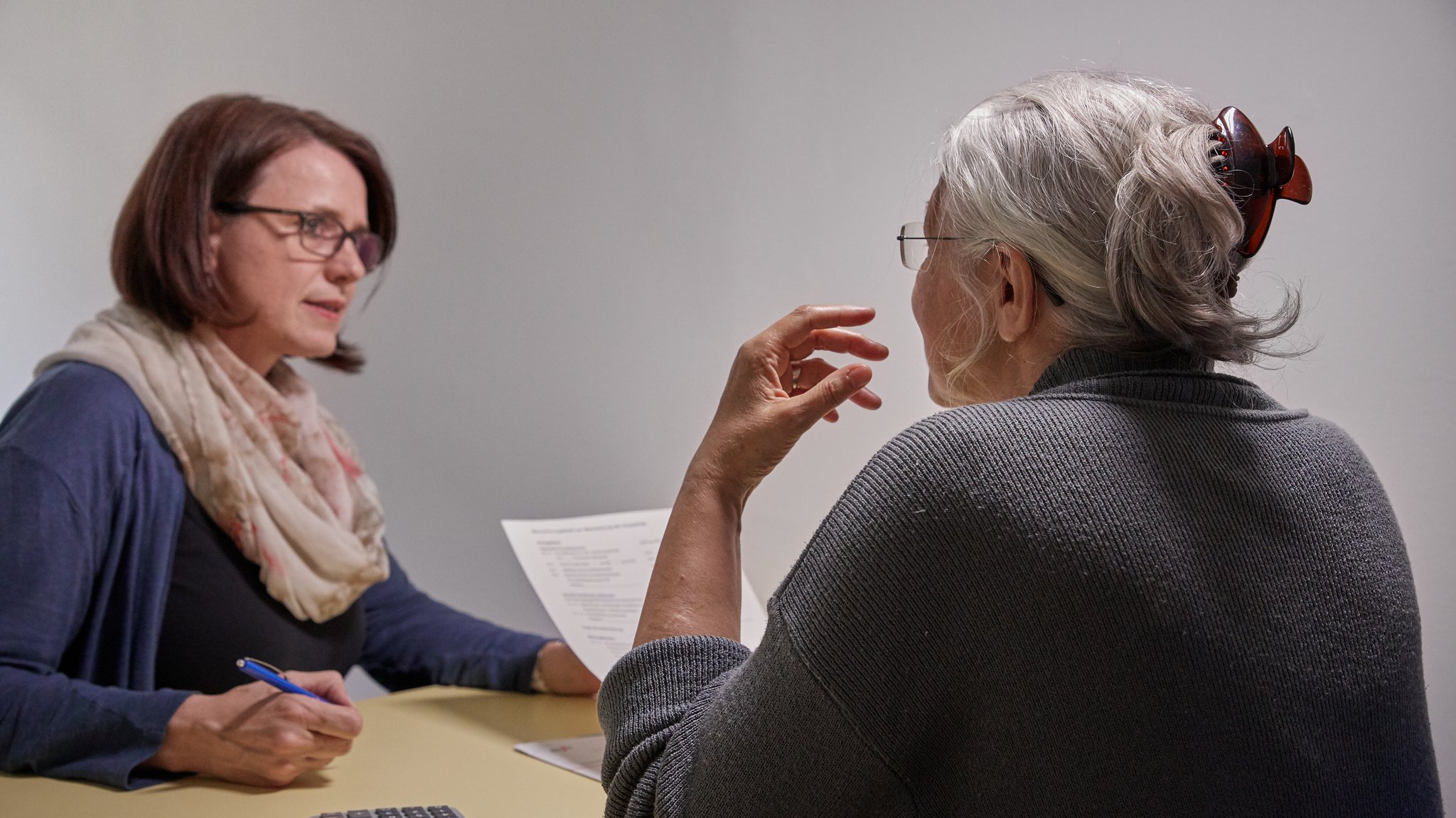 Steigende Armut in Bayern: Kirchliche Beratungsstellen am Limit
