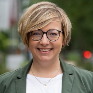 Anne Axmann Anne Axmann