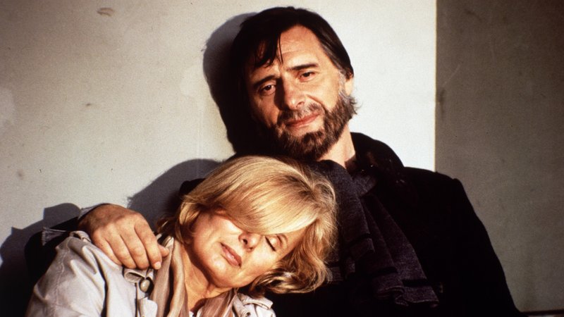 Helmut Fischer alias Monaco Franze und sein "Spatzl" Ruth-Maria Kubitschek. | Bild: picture alliance/United Archives | - Helmut Fischer alias Monaco Franze und sein "Spatzl" Ruth-Maria Kubitschek.