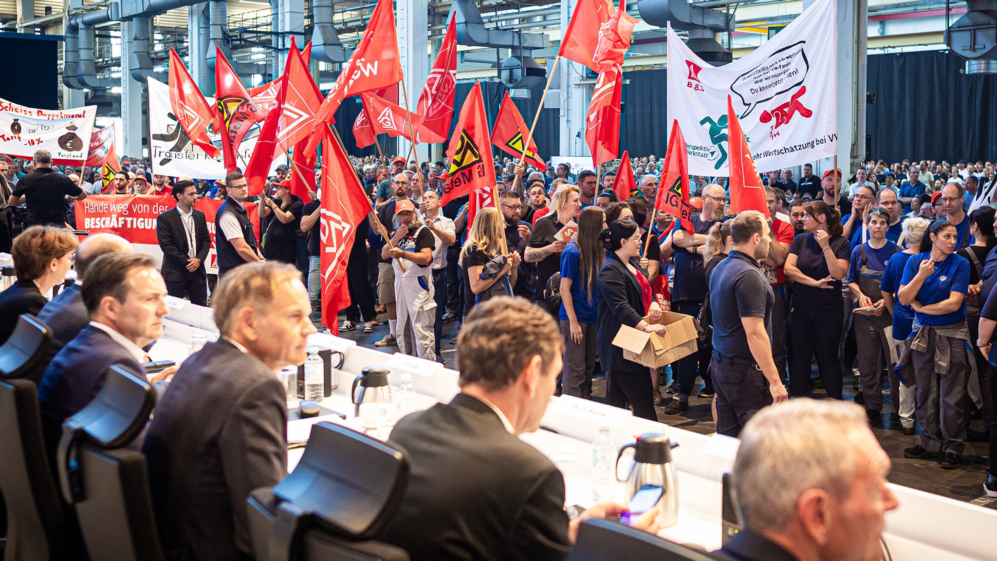 Proteste bei VW-Betriebsversammlung