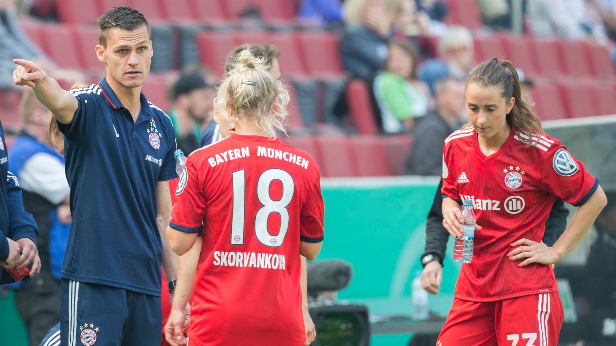 Thomas Wörle (links) als Trainer der FC Bayern Frauen