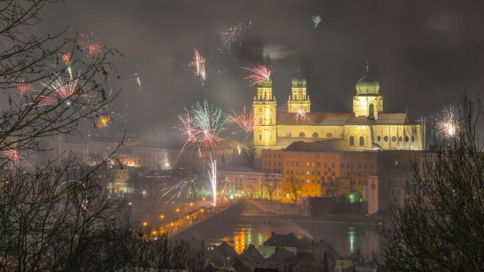 Silvesterfeuerwerk über Passau