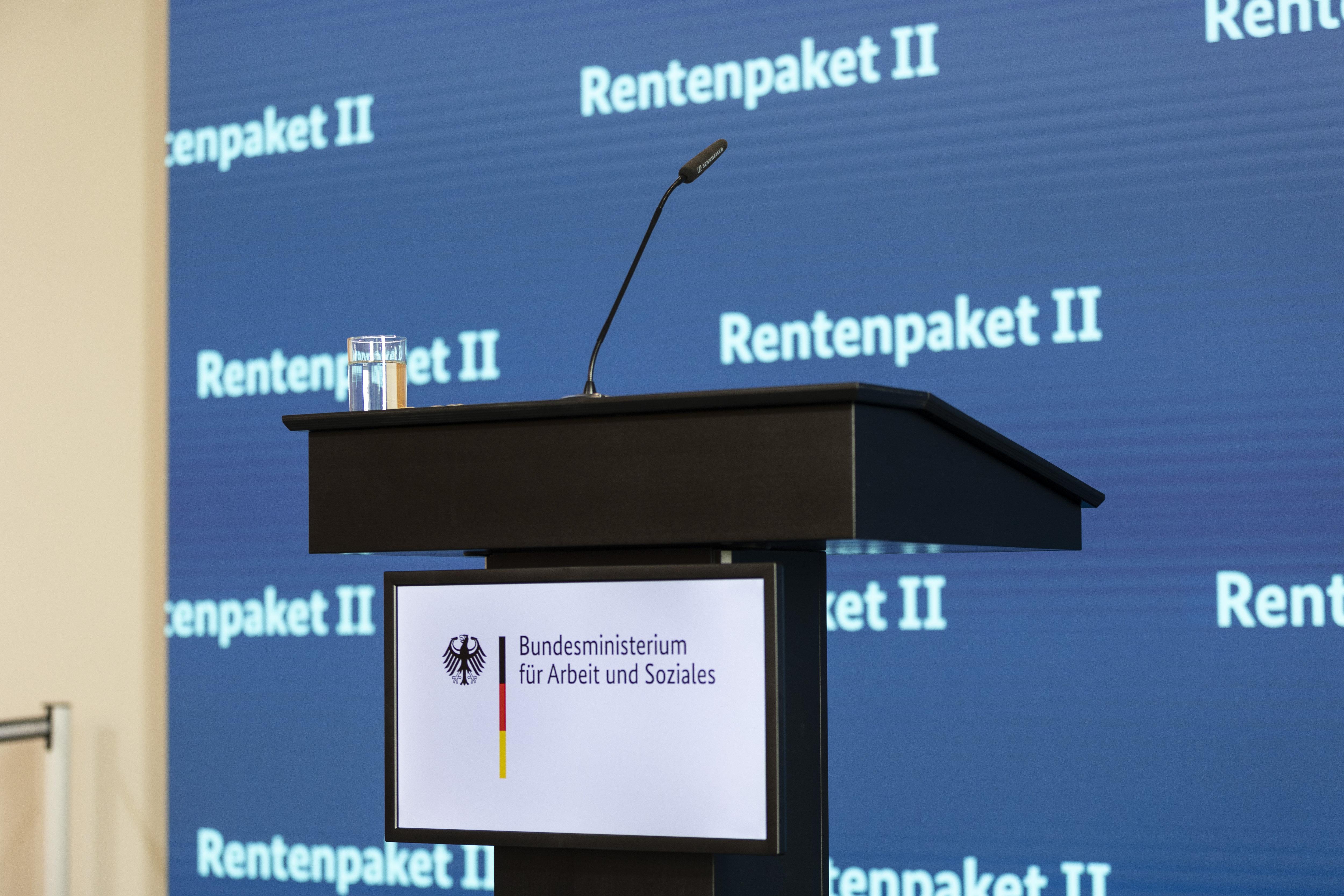 (Symbolbild) "Nicht generationengerecht finanziert"? Politiker der FDP fordern Nachbesserungen des zweiten Rentenpakets