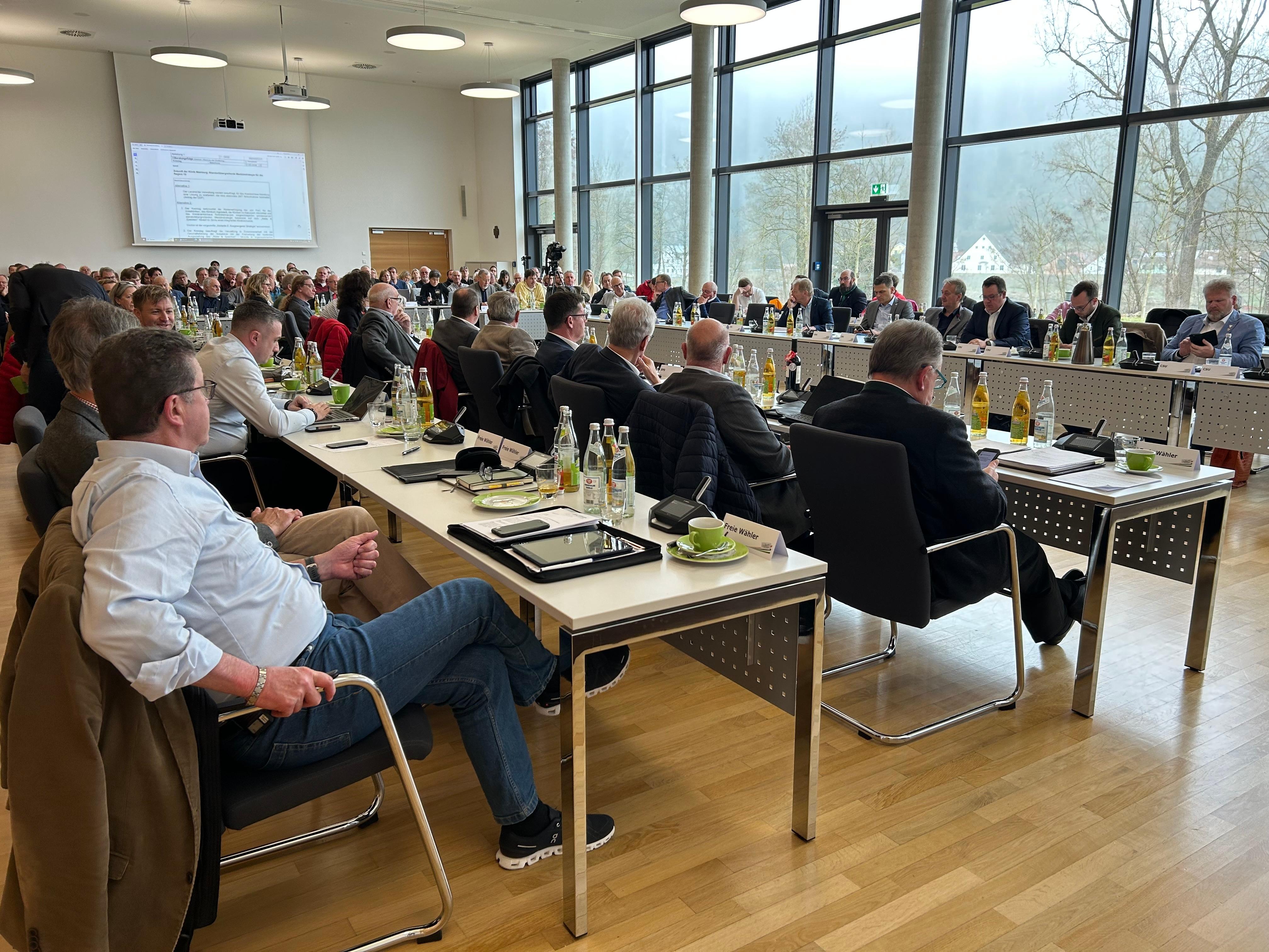 Der Kelheimer Kreistag bei seiner Sitzung im Landratsamt.