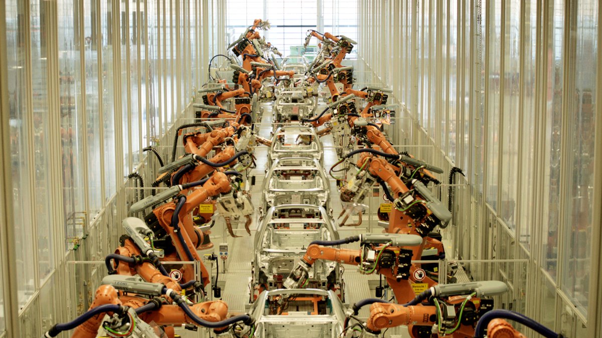 Roboter der bayerischen Autoindustrie in Betrieb.