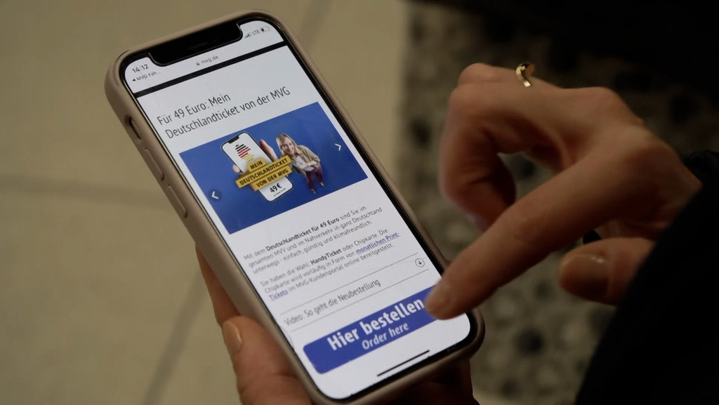 Deutschland-Ticket-Bestellung auf dem Handy | Bild: BR Deutschland-Ticket-Bestellung auf dem Handy