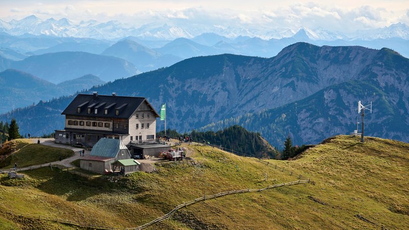 Blick aufs Rotwandhaus. | Bild: picture alliance / imageBROKER | Hermann Dobler Blick aufs Rotwandhaus.