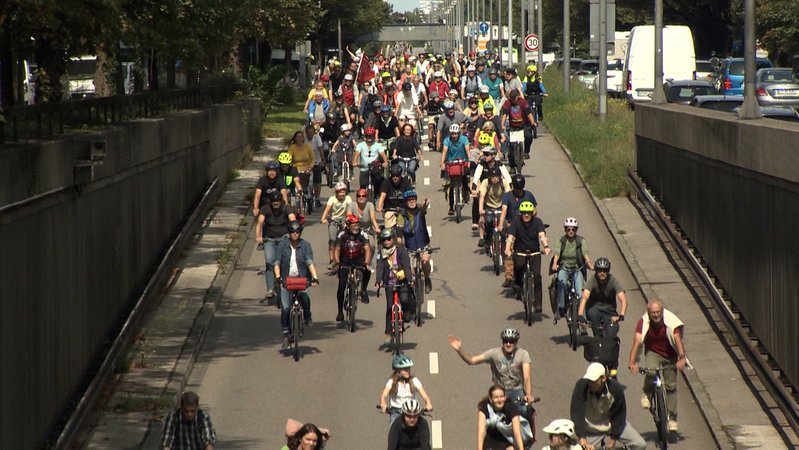 Protest gegen IAA: Radler auf der Straße | Bild: BR Protest gegen IAA: Radler auf der Straße