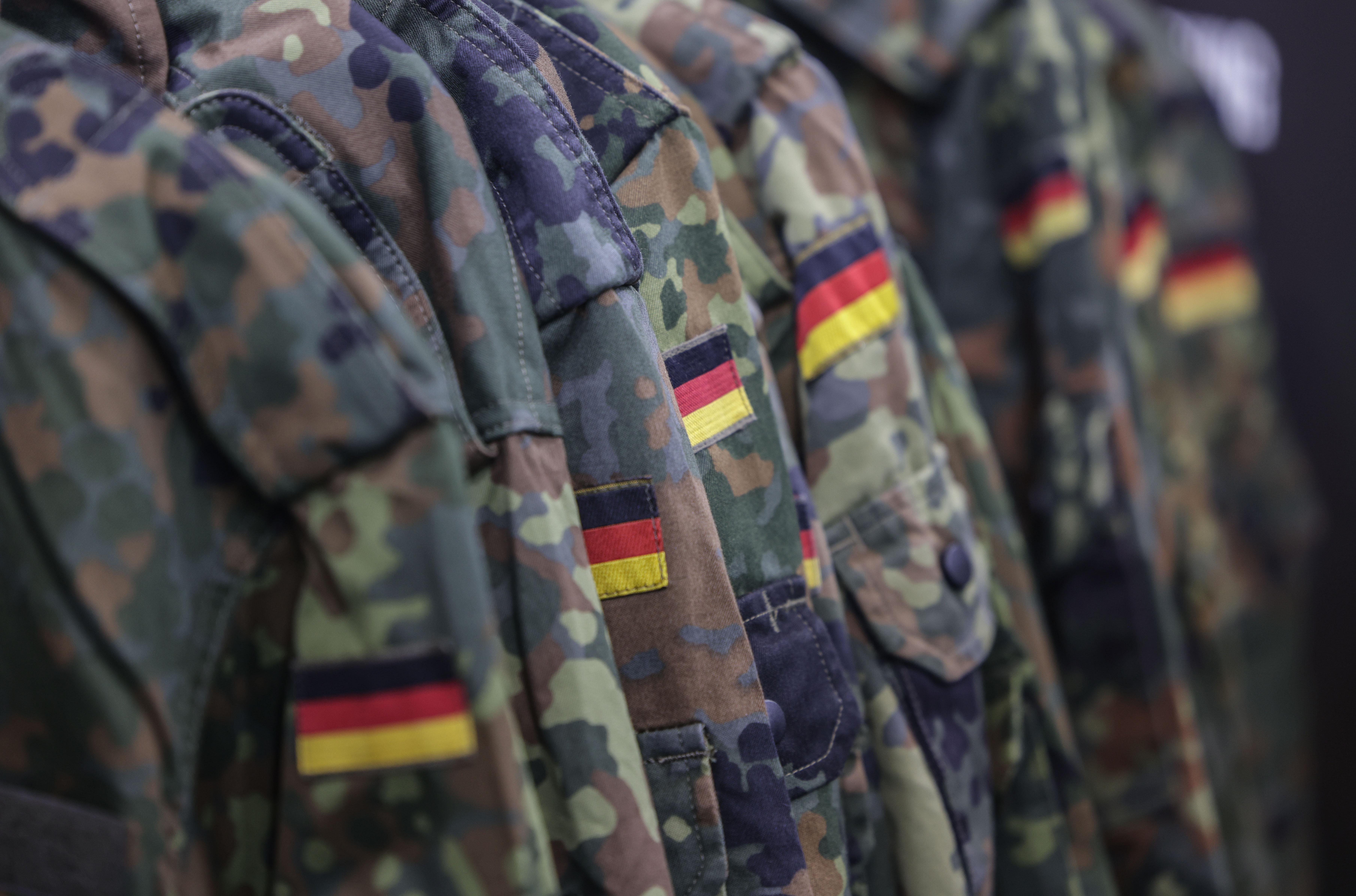 Flecktarn statt Wandern - Outdoormarken setzen auf die Bundeswehr.