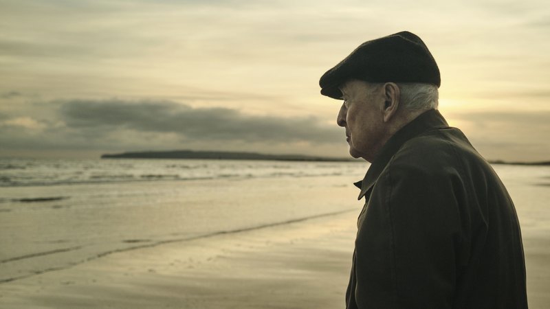 Michael Caine als D-Day-Veteran Bernie Jordan am Strand traumatischer Erlebnisse 