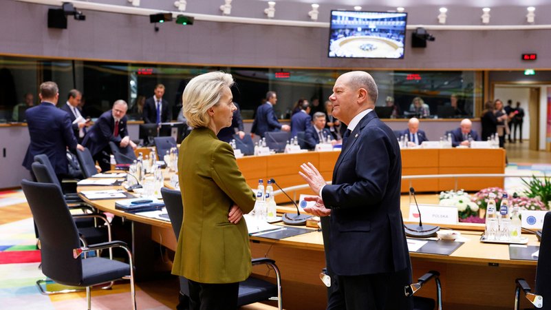 Wegen Trump und gegen Russland: EU will massiv aufrüsten | Bild: dpa-Bildfunk/Omar Havana Wegen Trump und gegen Russland: EU will massiv aufrüsten