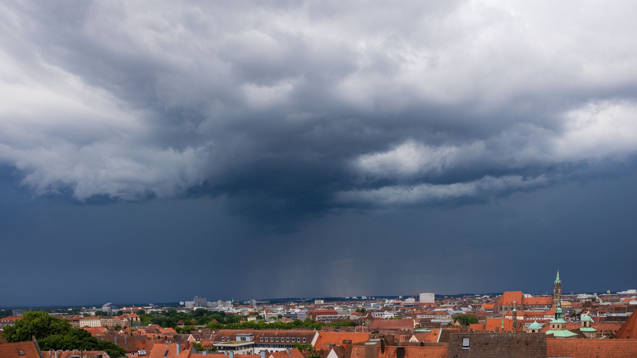 Warum manche Hitzetage mit Gewittern enden – und andere nicht