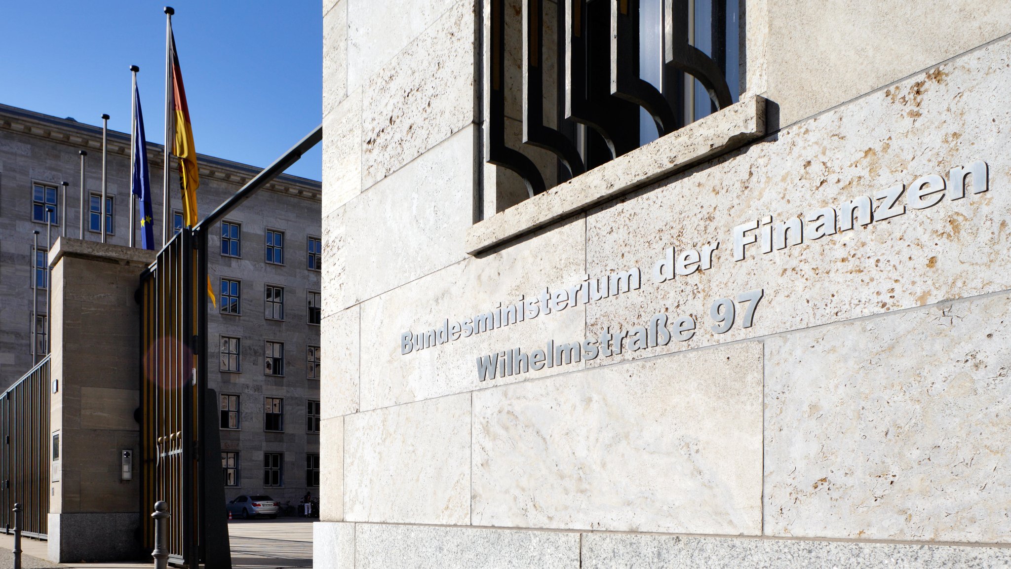 Finanzministerium belegt Ministerien mit Teil-Haushaltssperre