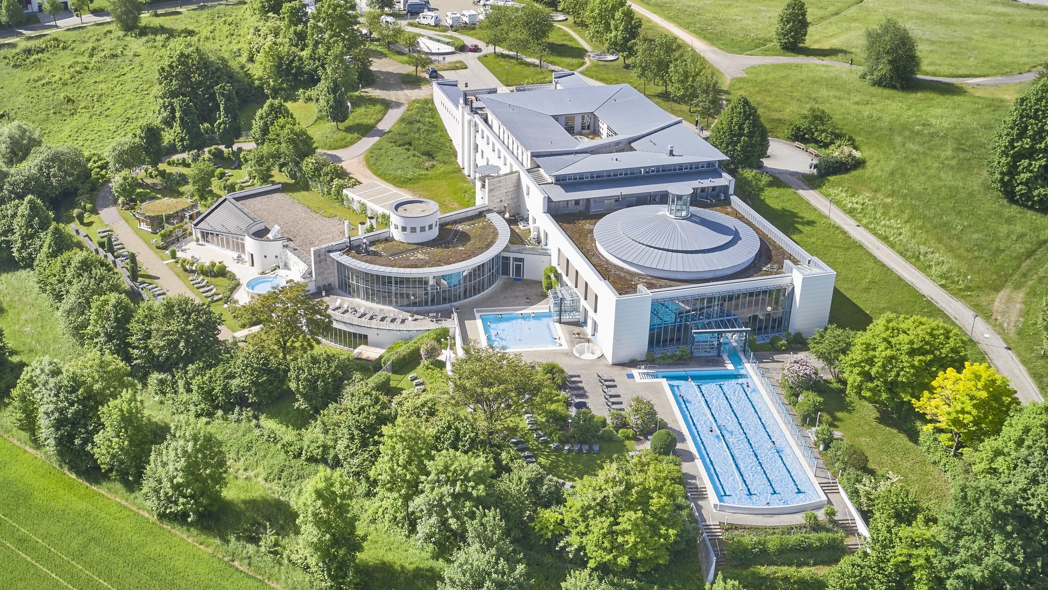 Die Kaiser-Therme Bad Abbach aus der Luft.