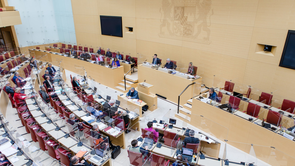 Im Sitzungssaal des Bayerischen Landtags fehlt Ministerpräsident Markus Söder (CSU) öfter mal laut Opposition.
