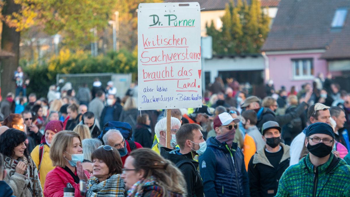 Polizei Stoppt Rosenheimer Anti Corona Demo Br24