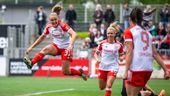Georgia Stanway (l.) und ihre Mannschaftskameradinnen jubeln über ihren Treffer in Leverkusen | Bild:picture-alliance/dpa